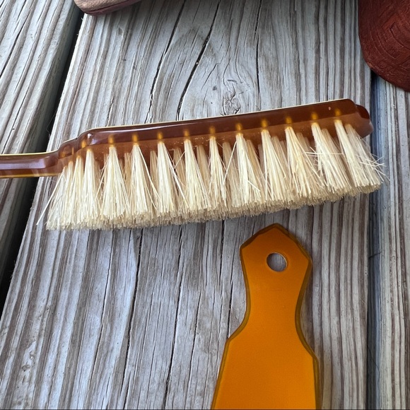 Vintage 1930s Mexico tooled leather box with acwalite celluloid brush shoehorn - Picture 15 of 16